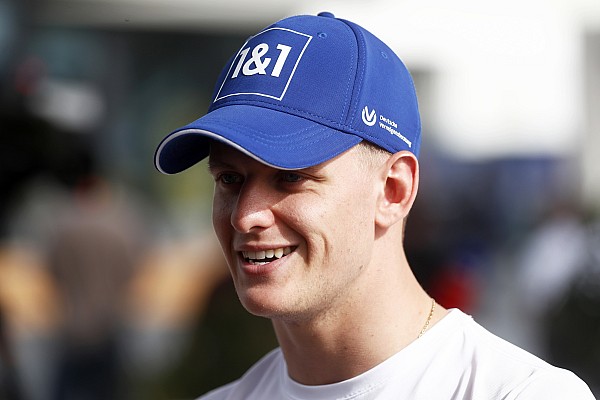 Padoka dönen Schumacher: “Yarışacak kadar iyiyim”