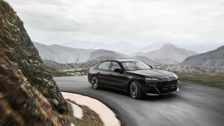 2022 BMW 7 Serisi ve i7’nin örtüsü kalktı!
