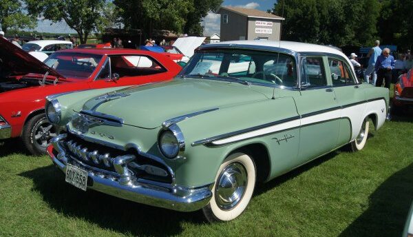 DeSoto – Fireflite – 4.8 V8 (200 bg) – Teknik Özellikler