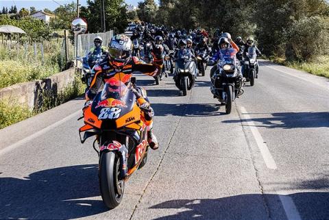 Oliveira leads fans to Portimao, MotoGP on the road ‘super-strange!’