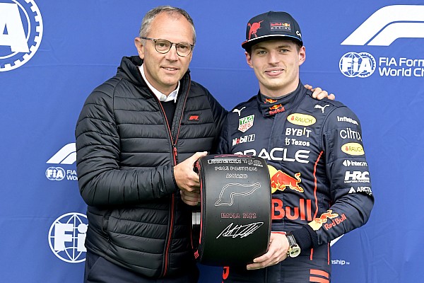 Verstappen: “Önce yarışı tamamlamalıyız”