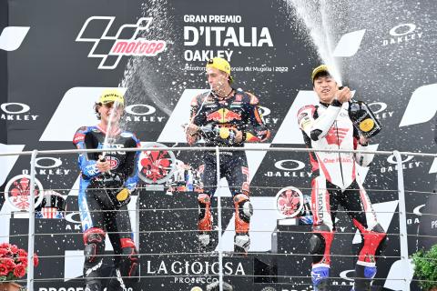Italian Moto2: Dominant performance leads Acosta to first win
