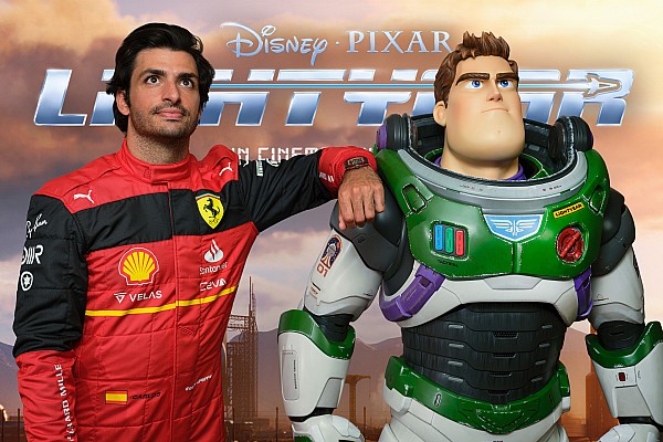 Ferrari pilotları, Disney-Pixar’ın yeni filmi Lightyear’da bir karakteri seslendirdiler Ferrari pilotları, Disney-Pixar’ın yeni filmi Lightyear’da bir karakteri seslendirdiler