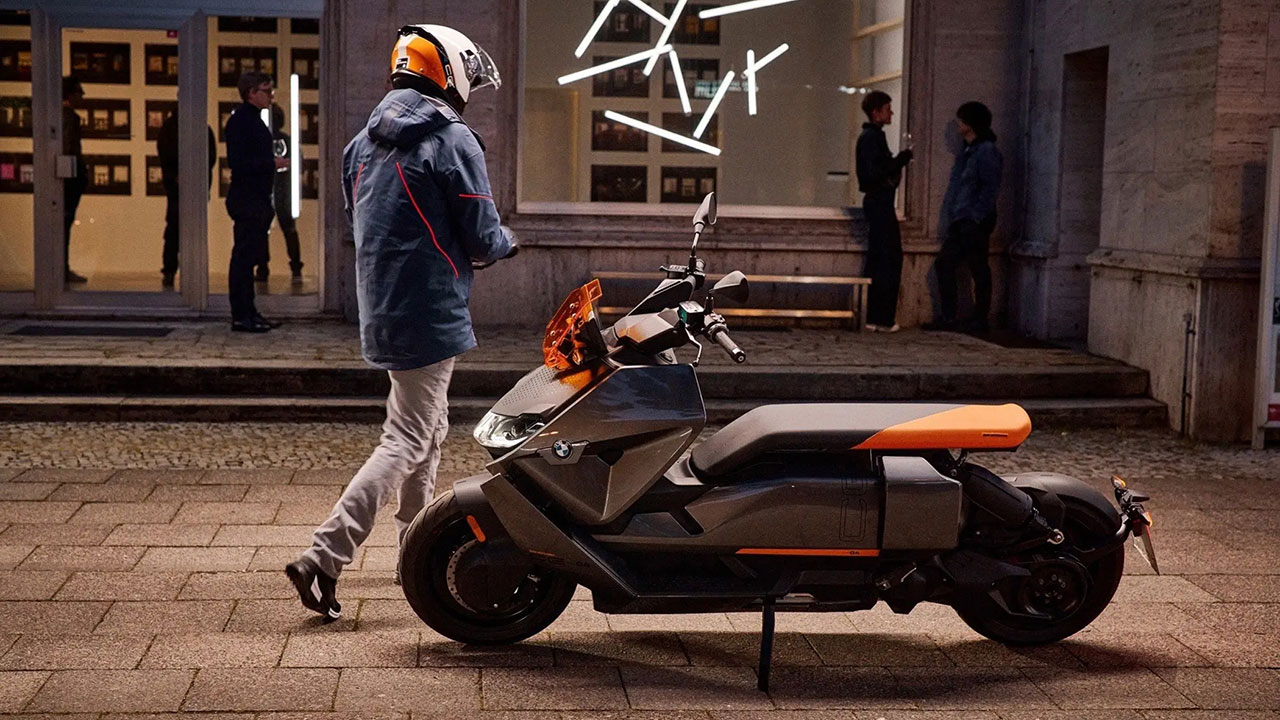 Fütüristik elektrikli motosiklet BMW CE 04 için Türkiye fiyatı verildi