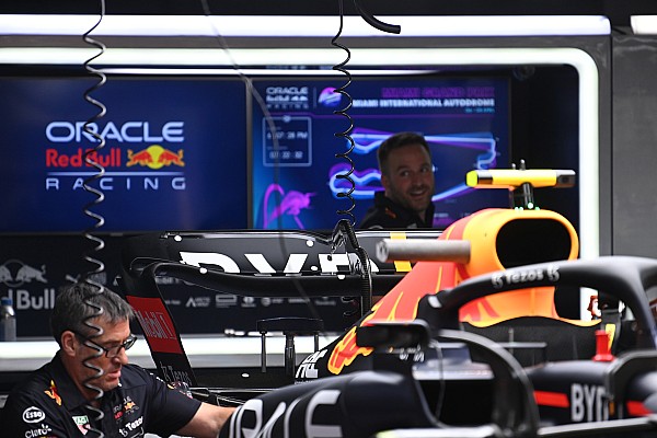 Güncellemelerin hazır olmasını bekleyen Red Bull, RB18’i fabrikada hazırlayarak getirecek