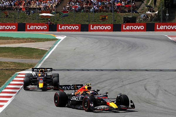 Horner: “Verstappen ve Perez aynı yarışta değillerdi”