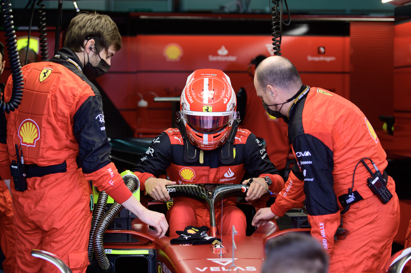 Leclerc: “Mercedes mücadeleye dönebilir”