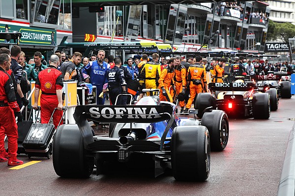Monako yarışı, elektrik kesintisi nedeniyle ertelenmiş ve durarak start alınamamış