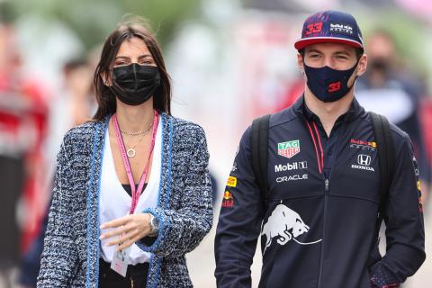 Kelly Piquet likes post defending dad after slur towards Hamilton