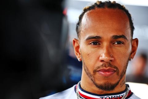 Hamilton doubts he would have met FIA extraction time with back pain