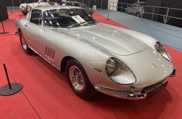 Ferrari – 275 – GTB 3.3 V12 (280 bg) – Teknik Özellikler