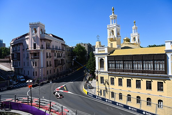 Bakü Formula 1 sıralama turları 15 dakika ertelendi