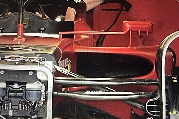 Ferrari, aynalarının altına 2 küçük kanatçık ekledi