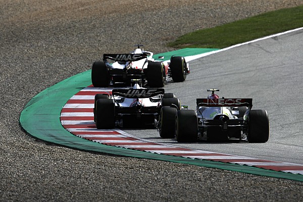 Haas: “Schumacher’i Magnussen’in ardında tutmak, yapılacak en doğru şeydi”