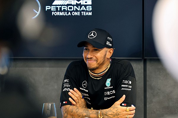 Hamilton: “Ferrari’ye zorlamaya devam etmelerini öneririm”