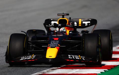Verstappen breezes to F1 sprint win for Austrian GP pole