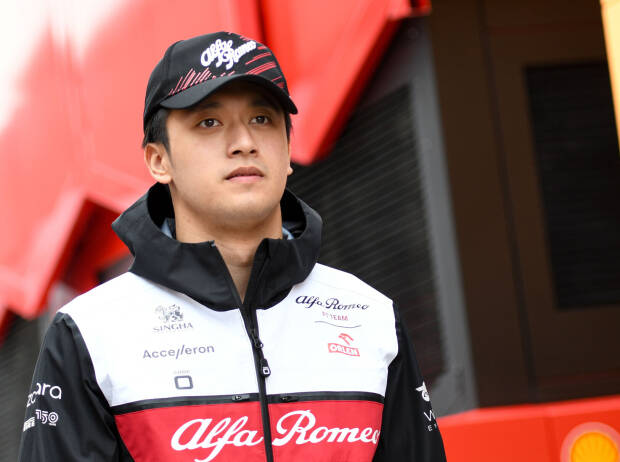 Zhou schaut nicht zu anderen Teams: Fokus liegt auf Alfa-Romeo-Cockpit 2023