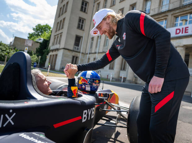 David Coulthard & Emil Forsberg: Rasante Formel-1-Premiere in Leipzig