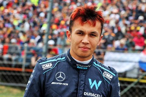 Albon signs multi-year F1 contract to remain with Williams