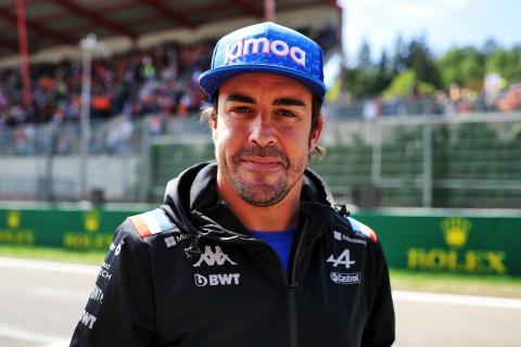 New footage shows Alonso gesture at Hamilton after collision