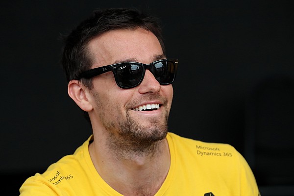 Palmer: “Mercedes sezonun ilk zaferine doğru ilerliyor”