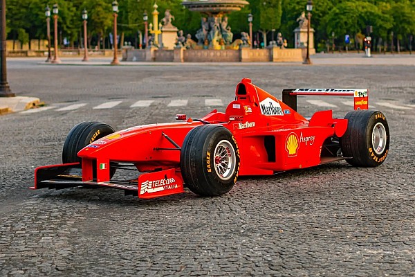 Schumacher’in Ferrari F300’ü 6.2 milyon dolara satıldı