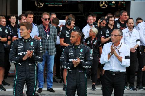 The spine-tingling moment F1 paid tribute to Her Majesty with a minute's silence