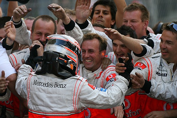 “Alonso, 2007’de McLaren’da kendi tarafında çalışanlara para verdi”