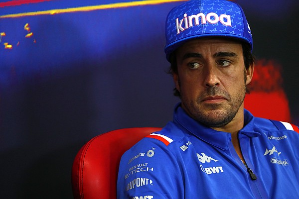Alonso, Hamilton’a “aptal” dediği için özür diledi Alonso, Hamilton’a “aptal” dediği için özür diledi