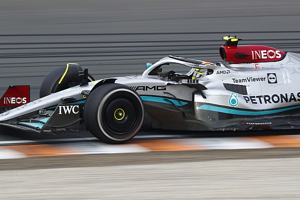 Hamilton Hollanda GP’sinde takım telsizindeki yorumlarından ötürü Mercedes’ten özür diledi