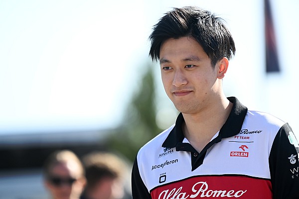 Resmi: Zhou, 2023 yılında Alfa Romeo ile yarışmaya devam edecek