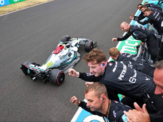 Hamilton sieht sich für 2023 in der Pflicht: “Muss jeden aufmuntern” Hamilton sieht sich für 2023 in der Pflicht: “Muss jeden aufmuntern”