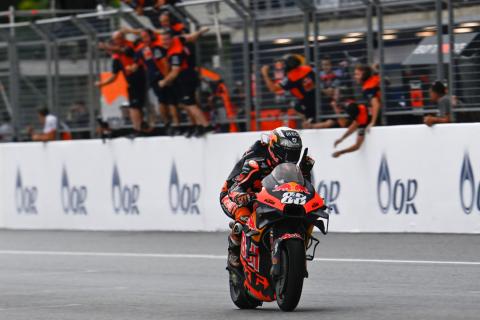 Oliveira delivers another wet-weather masterclass to win in Buriram