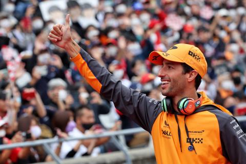 ‘Call me up’ if you want F1 2023 seat, Steiner tells Ricciardo