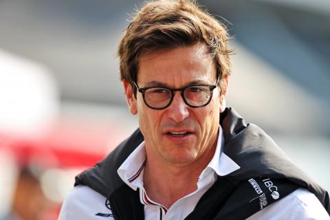 “One to put in the toilet” – Wolff explains Mercedes’ setup gamble