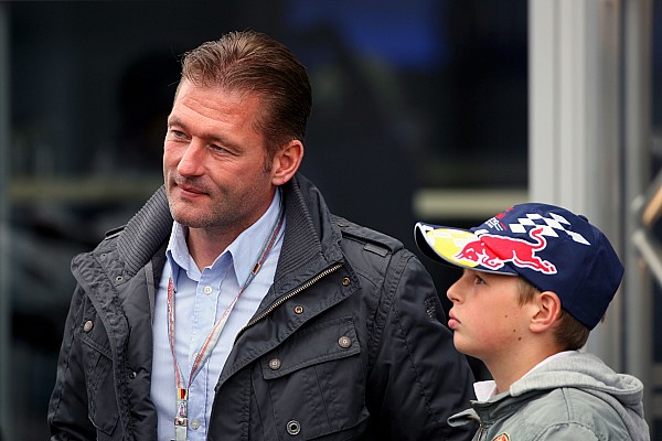 Max ve Jos Verstappen’in meşhur “benzin istasyonu” anısı