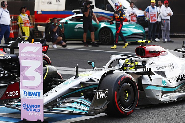 Mercedes: “Motor sorunu, Hamilton’ın 3. seansını etkiledi”