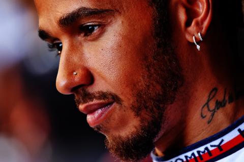 Hamilton recalls fierce Verstappen battle: “I can’t let him do this again”