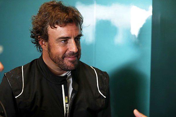 Alonso, ilk Aston Martin testi esnasında 2002 sezonundaki Jaguar testini anımsamış