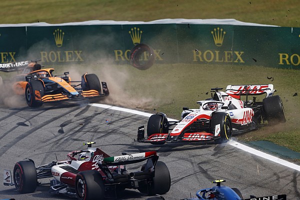 Ricciardo, Magnussen ile temasından ötürü Abu Dhabi Yarış için üç sıra grid cezası aldı