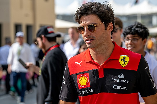 Ferrari, Sainz’a “Smooth Operator” lakabının yer aldığı bir araç hediye etti