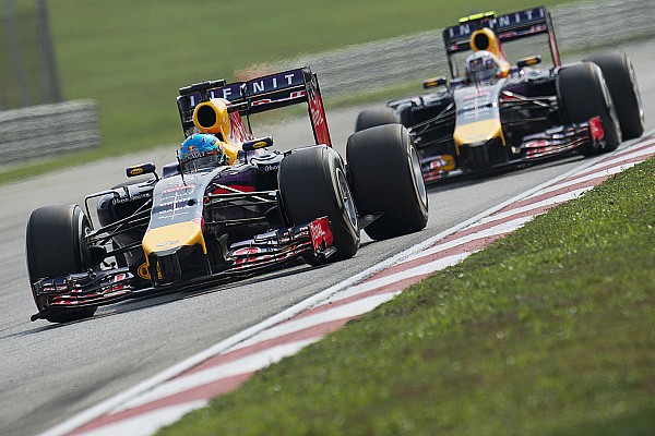 Ricciardo: “Russell’ın Hamilton’ı yenmesi, 2014’te Vettel’i yenmeme benziyor”