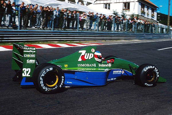Schumacher’in F1’de kullandığı ilk araç açık artırmaya çıkarıldı