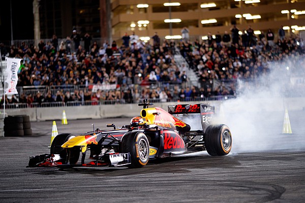 Ecclestone, “Formula 1 artık bir spor değil, gösteri oldu”