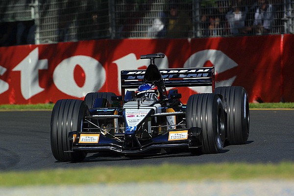 Eski Minardi patronu: “Alonso ilk Formula 1 yarışında şampiyon olabilecek yetenekte olduğunu gösterdi”