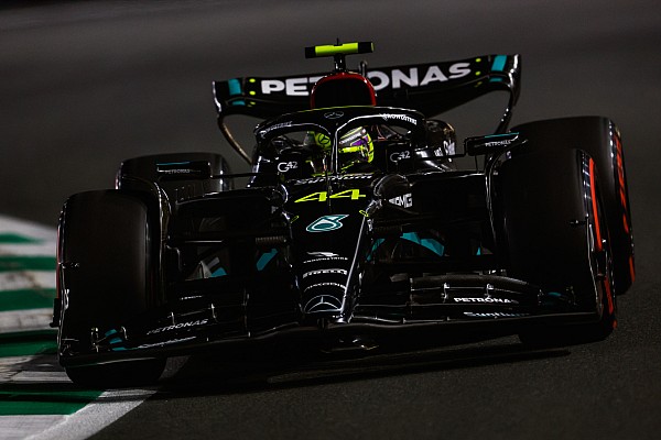 Hamilton: “Araç çok farklı hissetirmiyor”