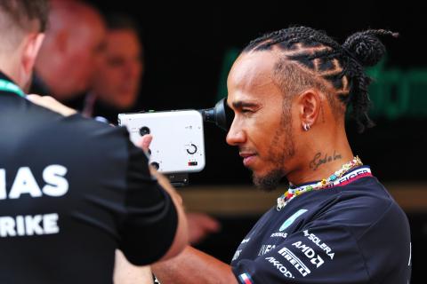 Hamilton spotted eyeing up Ferrari after Baku F1 qualifying