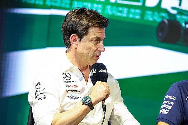 Wolff: “Aston Martin’inki gibi bir gelişimi hiç görmemiştim”