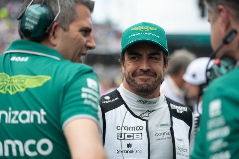 F1 legend says Alonso is “on best behaviour” after he “lost a lot of friends"