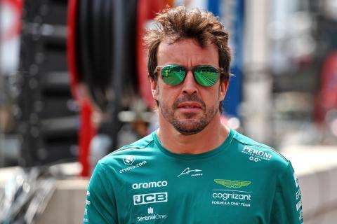 Alonso makes playful jibe when asked if Hamilton should move to Ferrari